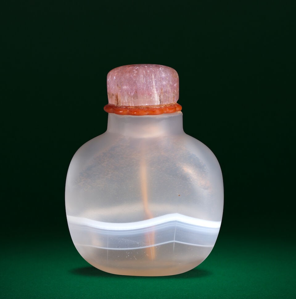 A BANDED AGATE SNUFF BOTTLE 18th/19th century (2) - 2