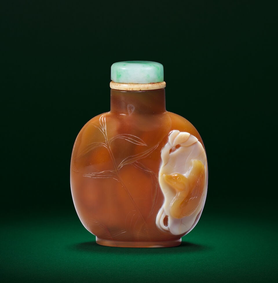 A CHALCEDONY AGATE 'PHOENIX AND DUCK' SNUFF BOTTLE 18th/19th century (2) - 2
