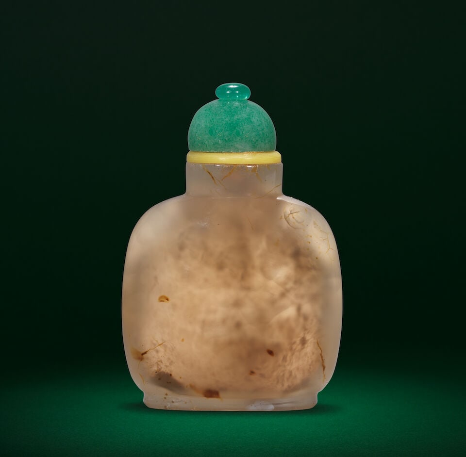 A CHALCEDONY SHADOW AGATE 'EGRET' SNUFF BOTTLE 18th/19th century (2) - 2