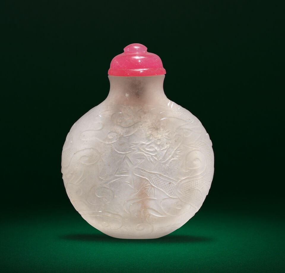 A WHITE JADEITE 'DRAGONS AMIDST CLOUDS' SNUFF BOTTLE 18th/19th century (2) - 2