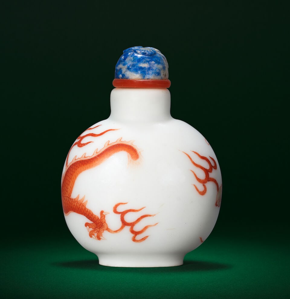 AN IRON-RED 'DRAGON AND PEARL' SNUFF BOTTLE Daoguang seal mark and of the period (2) - 3
