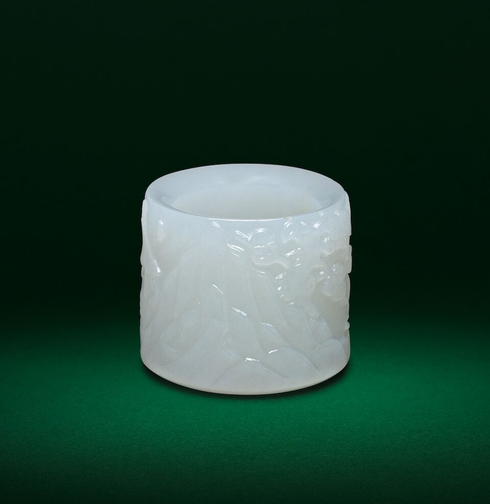 A WHITE JADE ARCHER'S RING 19th century - 2