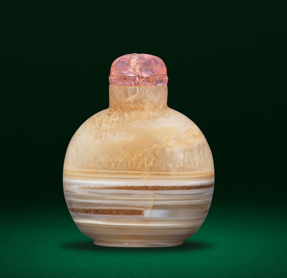 A SMALL BANDED AGATE SNUFF BOTTLE 18th/19th century (2) - 2