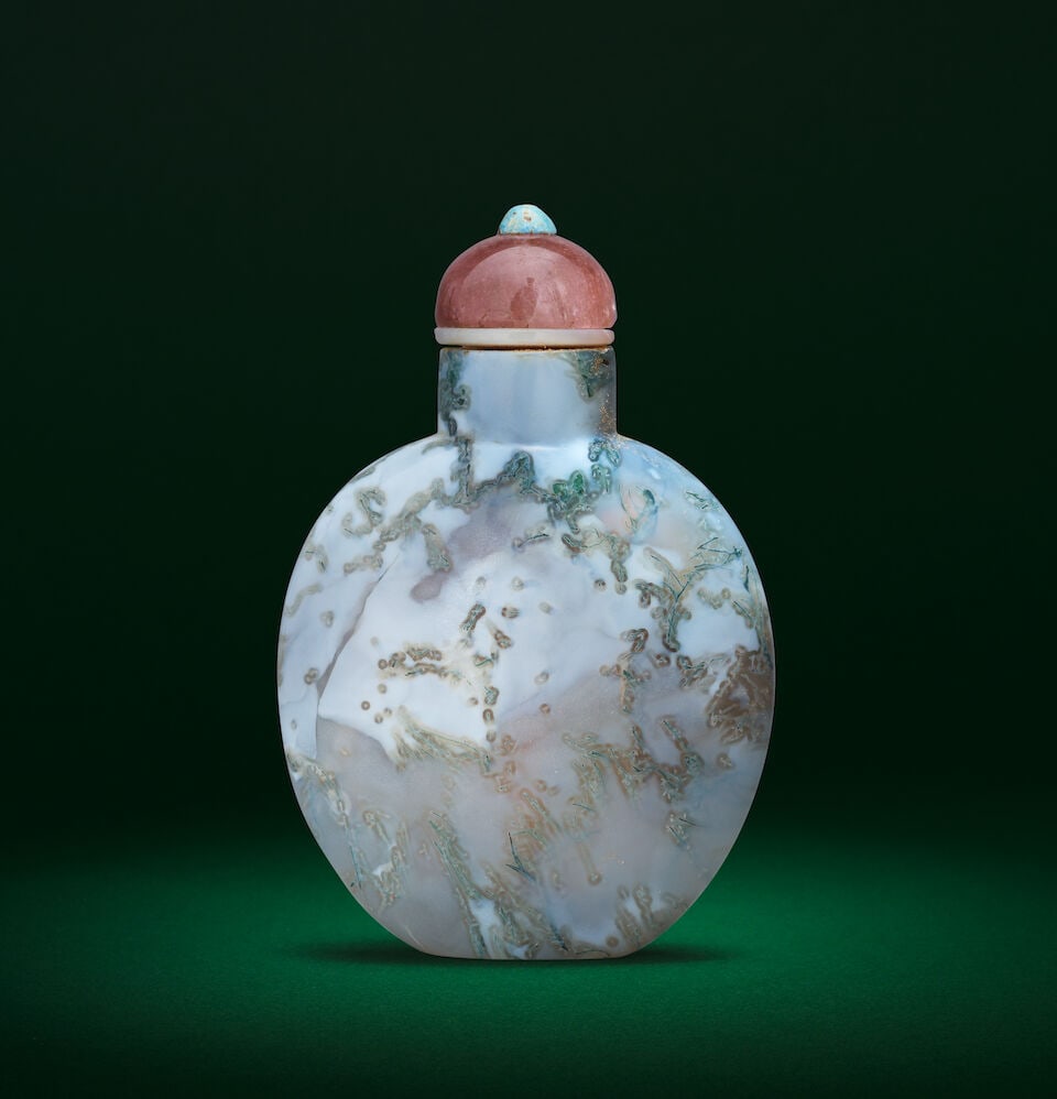AN AGATE 'WATERWEED' SNUFF BOTTLE 19th/20th century (2) - 2