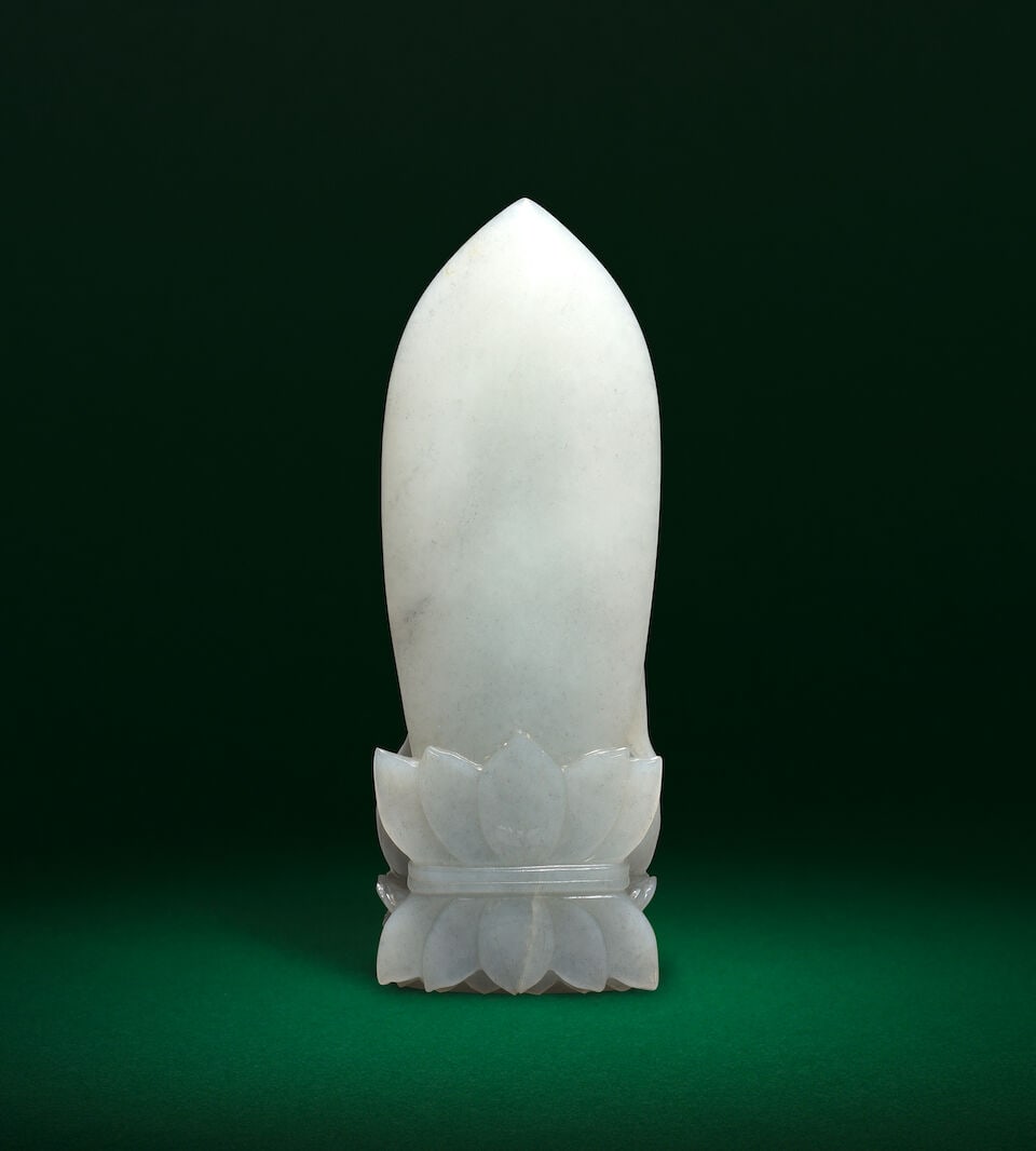 A GREY JADE FIGURE OF SHAKYAMUNI BUDDHA 19th/20th century - 2