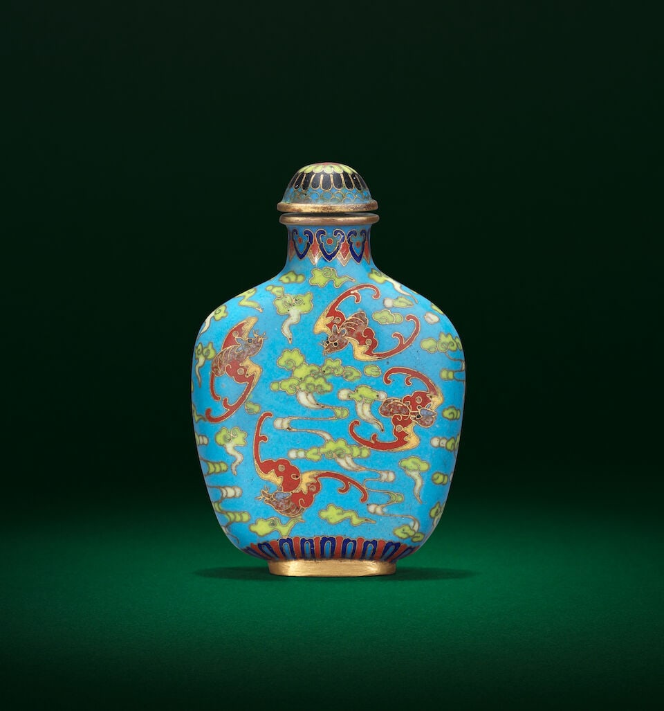 A CLOISONNÉ ENAMEL 'BATS' SNUFF BOTTLE AND STOPPER Qianlong four-character mark and of the ... - 3