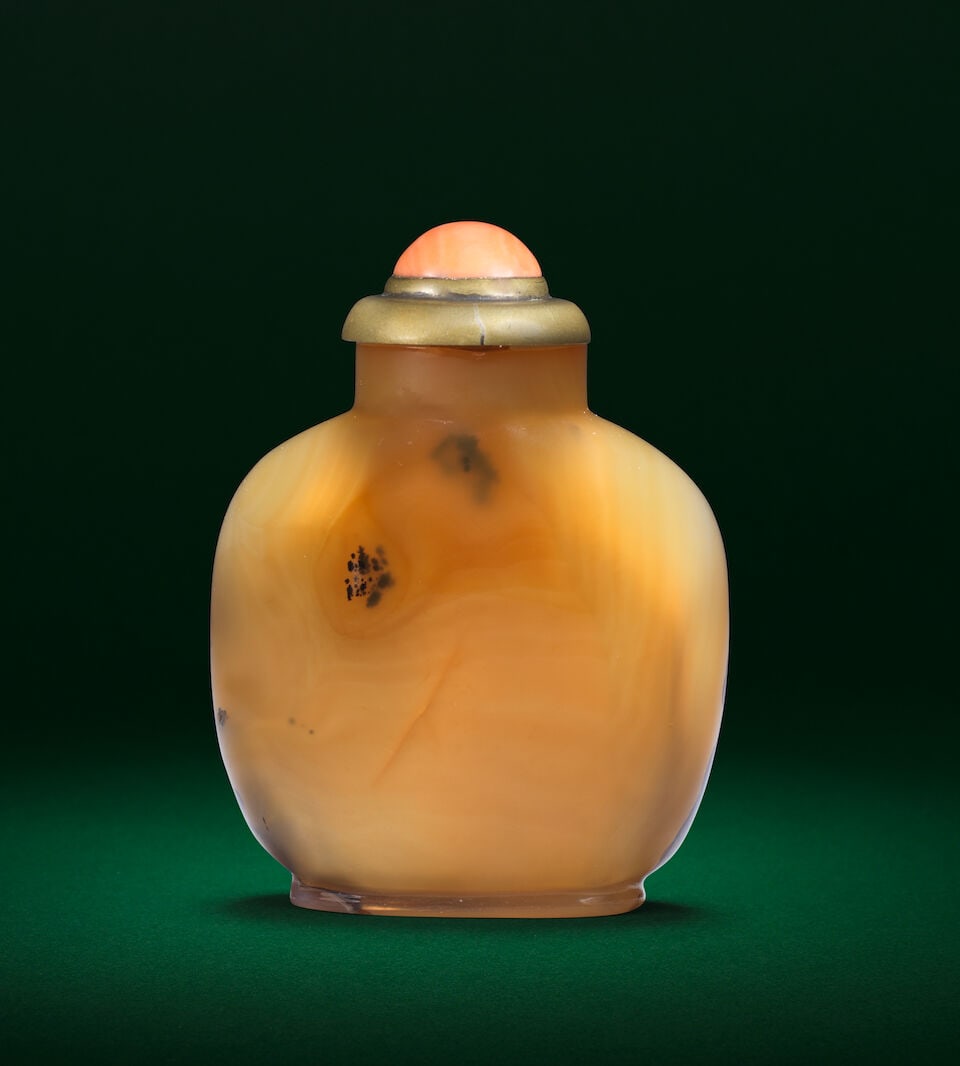 A CHALCEDONY AGATE 'SAGE AND CRANE' SNUFF BOTTLE 18th/19th century (2) - 2