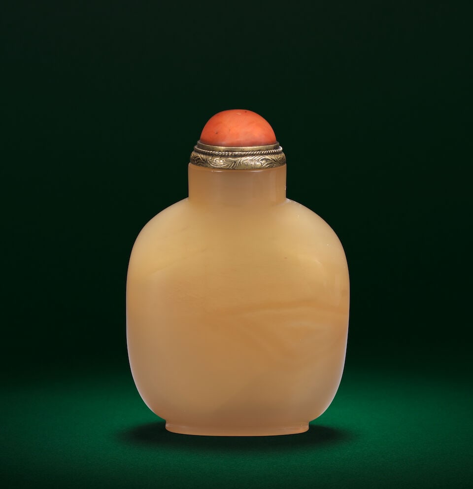 A CHALCEDONY AGATE 'SCHOLARS' SNUFF BOTTLE 18th/19th century (2) - 2