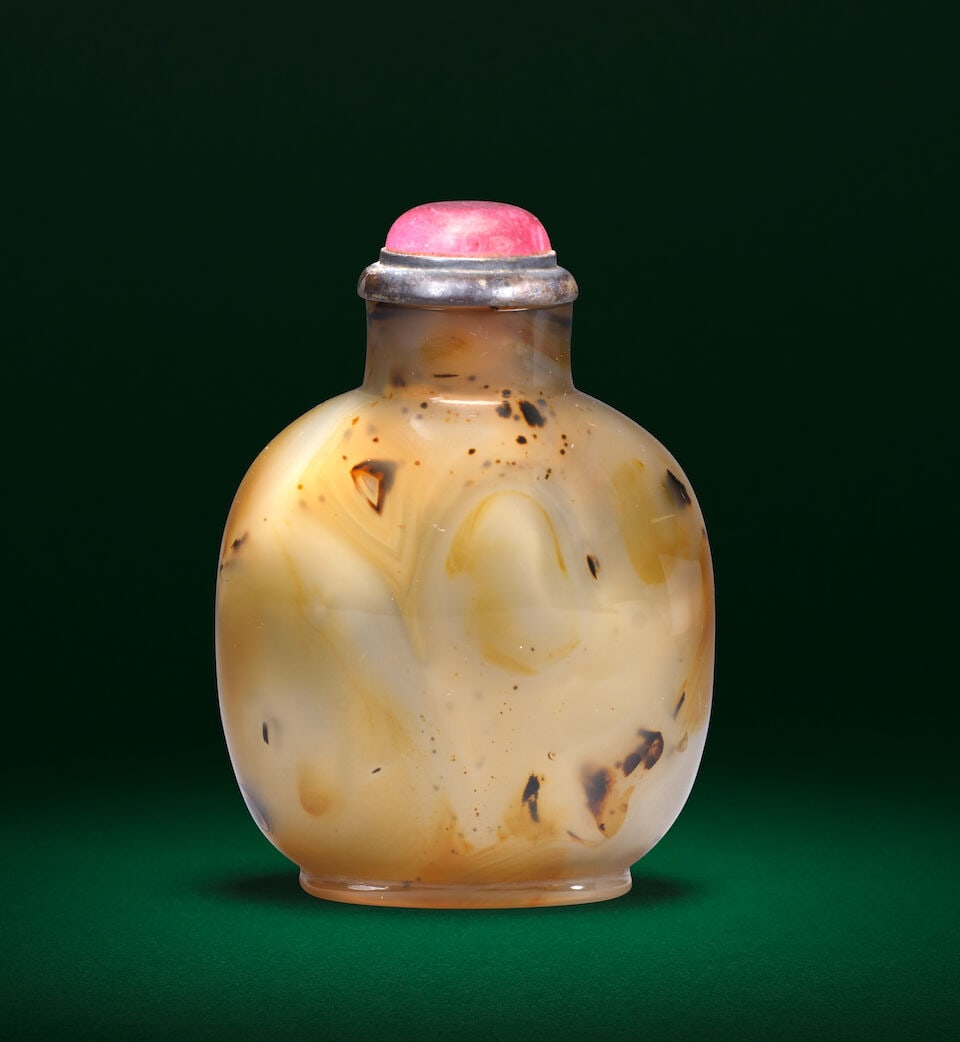 A CHALCEDONY AGATE 'CRANE' SNUFF BOTTLE 18th/19th century (2) - 2