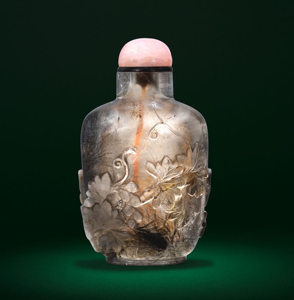 A HAIR CRYSTAL 'SQUIRREL AND GRAPES' SNUFF BOTTLE 19th century (2) - 2