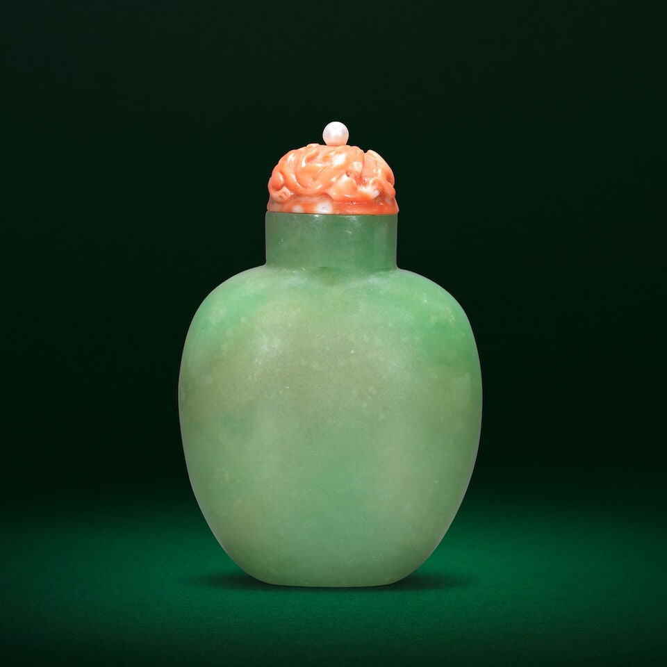 AN APPLE-GREEN JADEITE SNUFF BOTTLE 19th century (2) - 2