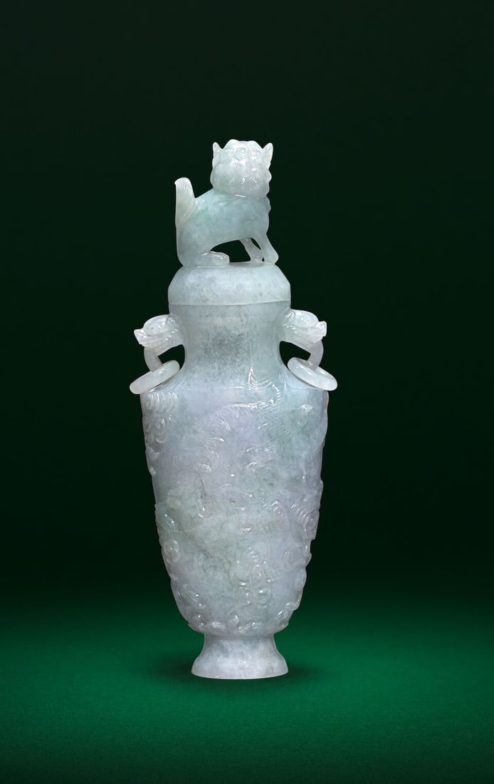 A LAVENDER JADEITE VASE AND COVER Late Qing Dynasty/Republic Period (3) - 2