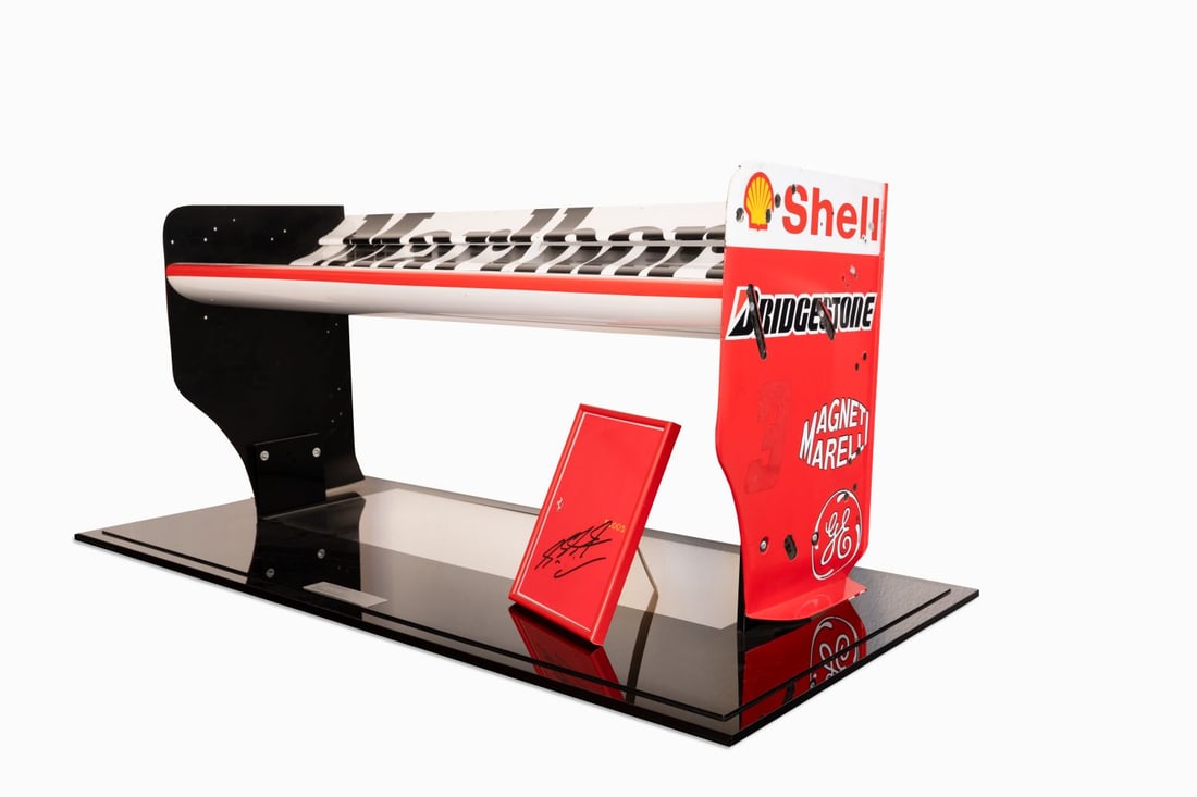 Ferrari F2002 - Racing Rear Wing: Ferrari F2002 - Racing Rear WingOriginal rear wing from a Ferrari F1 single-seater, used in competition during the 2002 Formula 1 World Championship.Offered with the vehicle presentation sheet signed