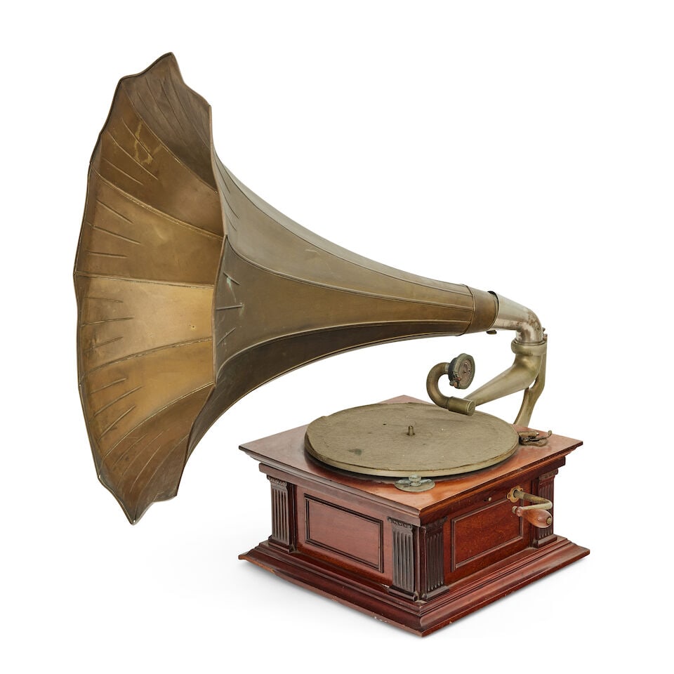 A Monarch Senior Ionic horn gramophone, by The Gramophone and Typewriter Limited (1 of 2)