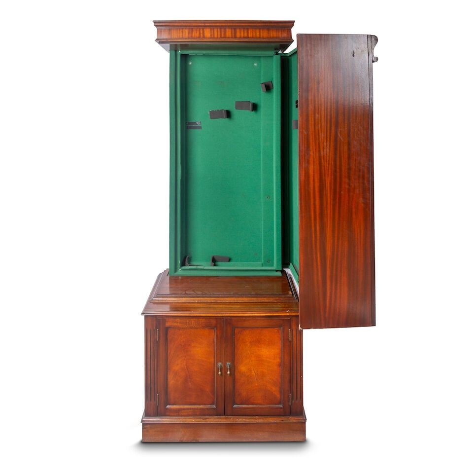 A modern steel and mahogany gun cabinet presented as a 19th century display cabinet by 21st Cent... - 4