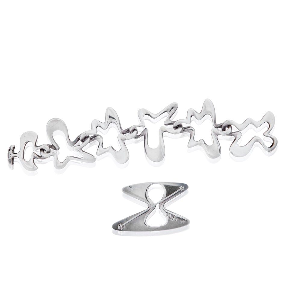 Georg Jensen: 'Splash' a silver bracelet by Henning Koppel and a silver brooch (2) - 2