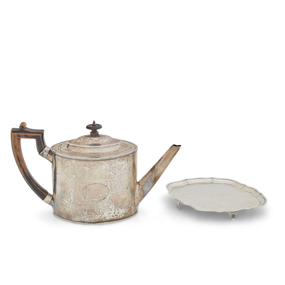 A George III silver teapot Alexander Field, London 1799 (4) (1 of 2)