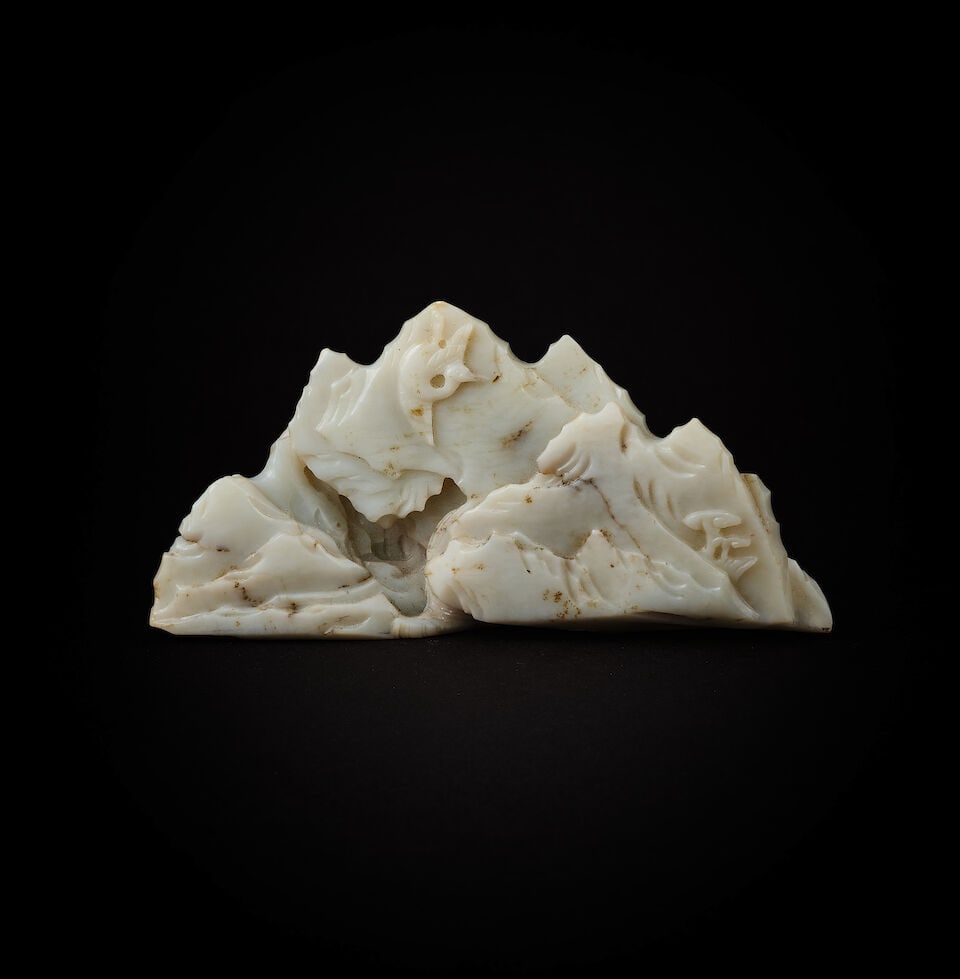 A SMALL CARVED WHITE JADE 'DEER AND BAT' BOULDER Qing Dynasty (3) - 2