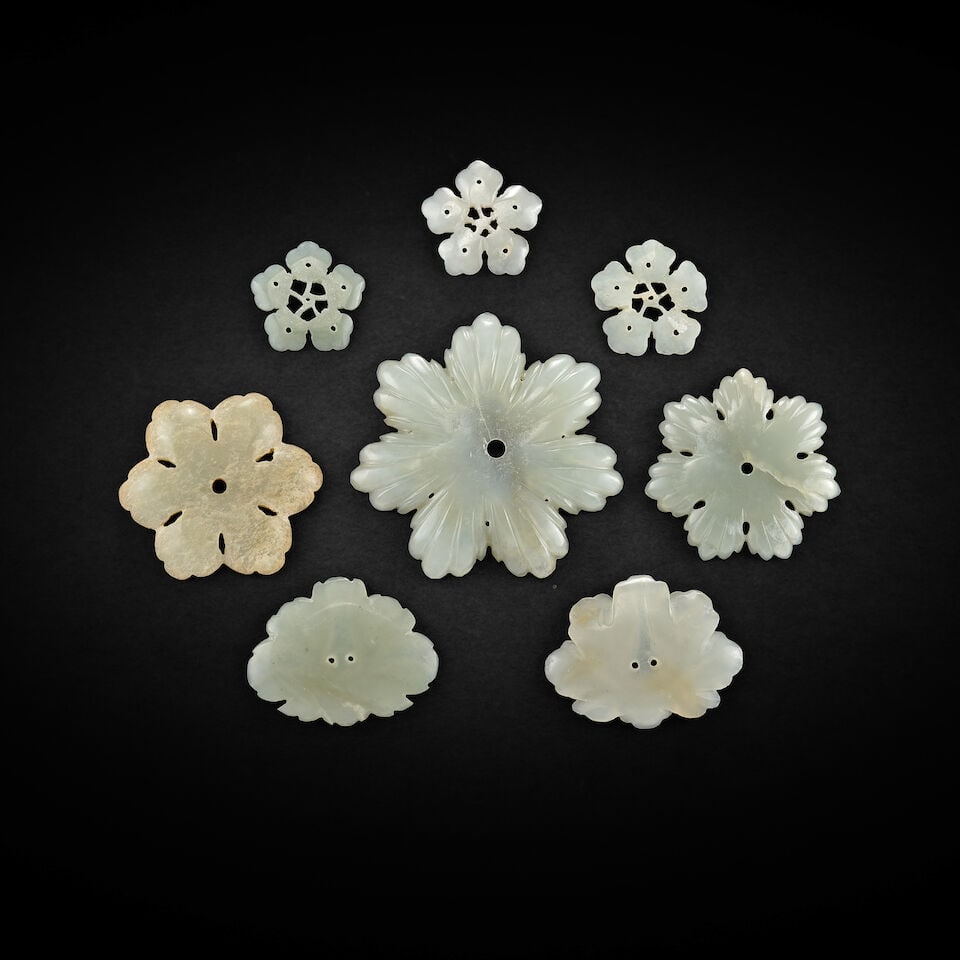 A GROUP OF EIGHT JADE FLORAL ORNAMENTS Ming/Qing Dynasty (8) - 2