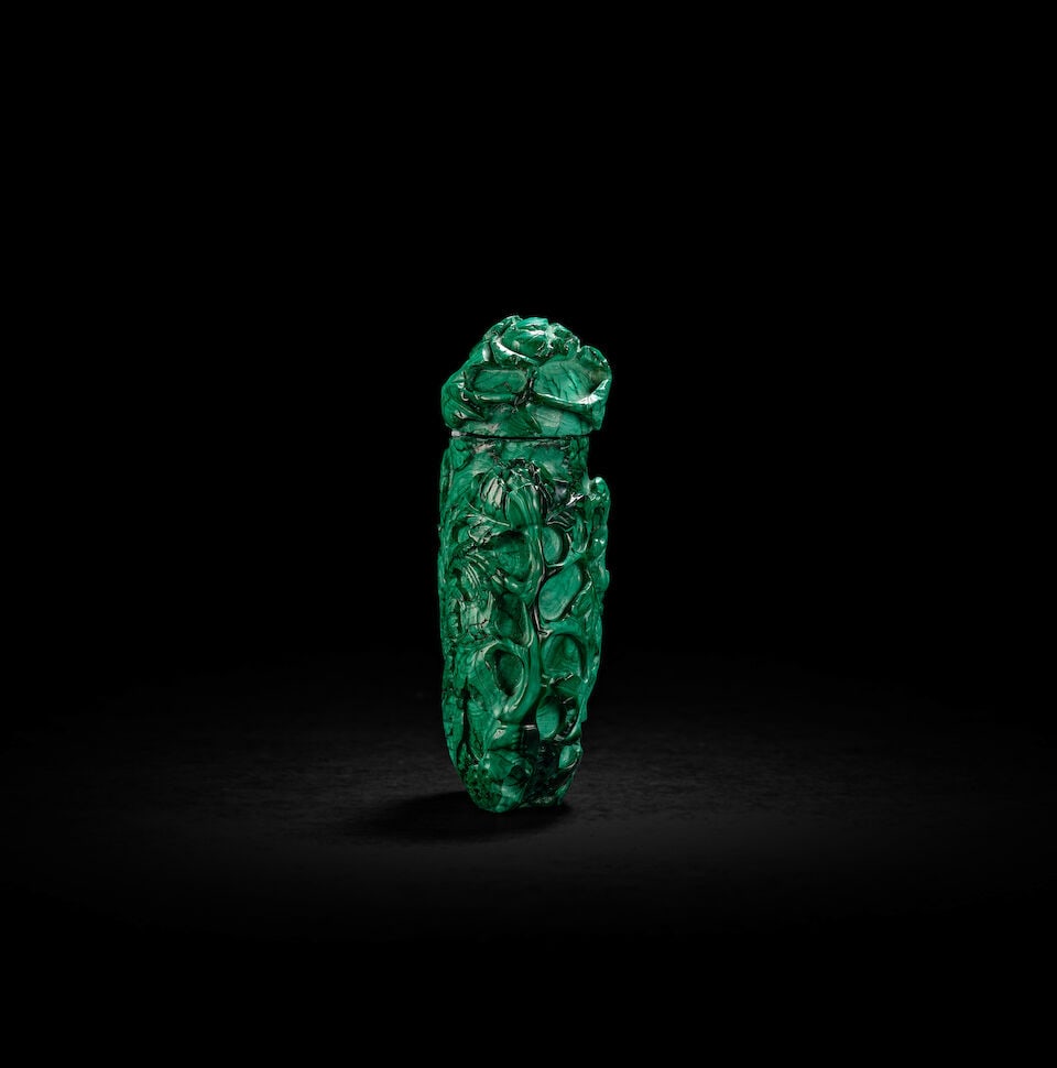 A MALACHITE 'PHOENIX AND PEONY' SNUFF BOTTLE Qing Dynasty/Republic Period (3) - 2