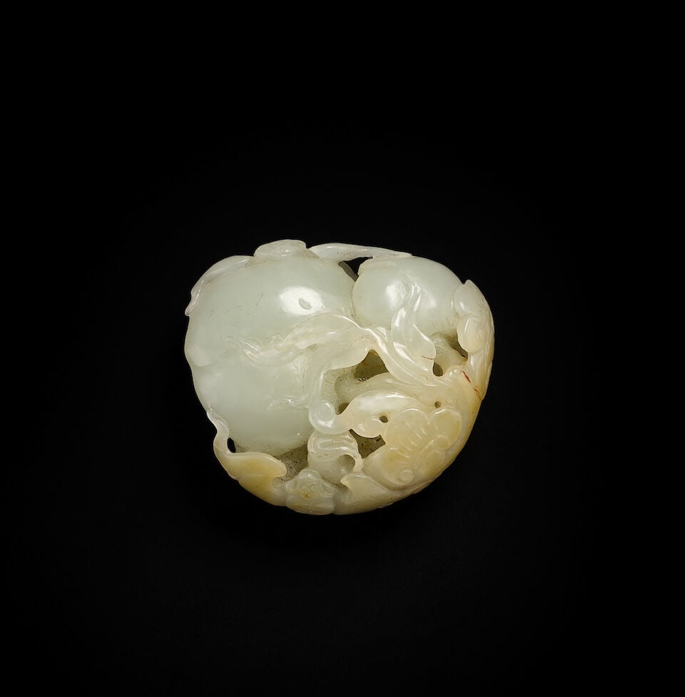 A JADE CARVING OF A PEACH Qing Dynasty, 18th/19th century (2) - 2