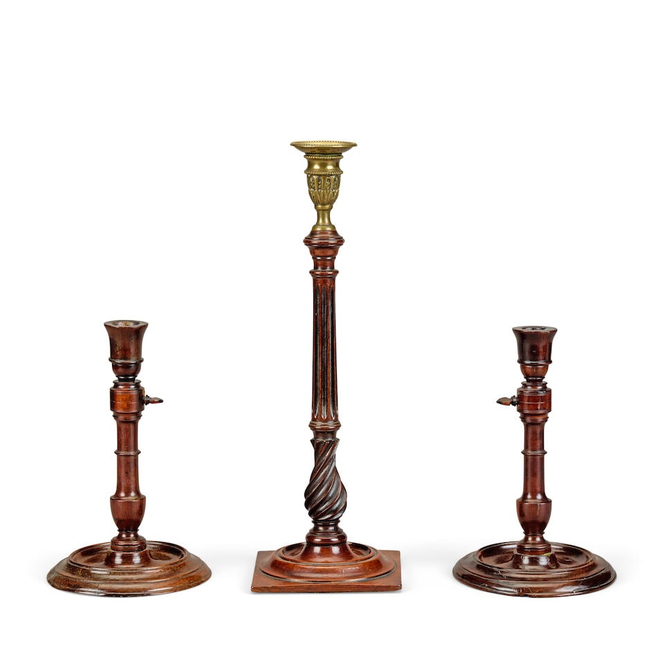 A pair of George III turned yew wood telescopic candlesticks Second half 18th century (3) - 2