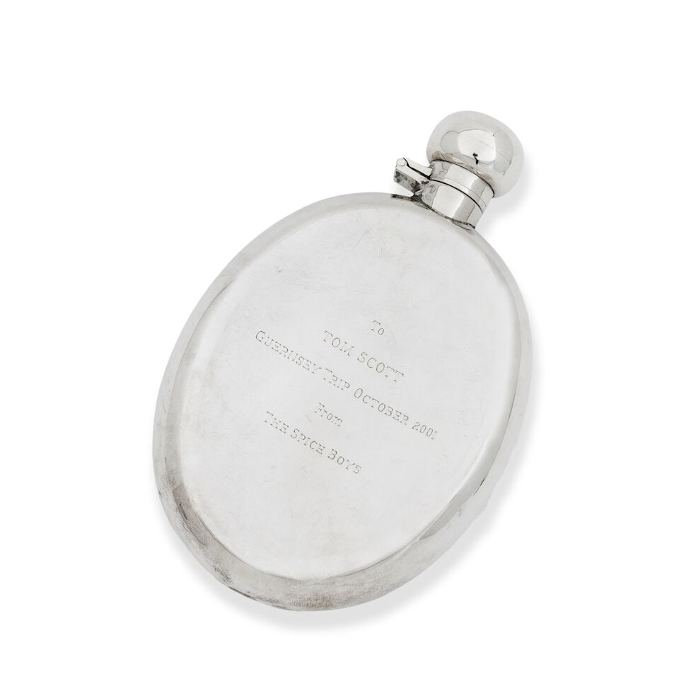A large Elizabeth II silver hip flask Deakin & Francis Ltd, Birmingham 2001 (1 of 3)