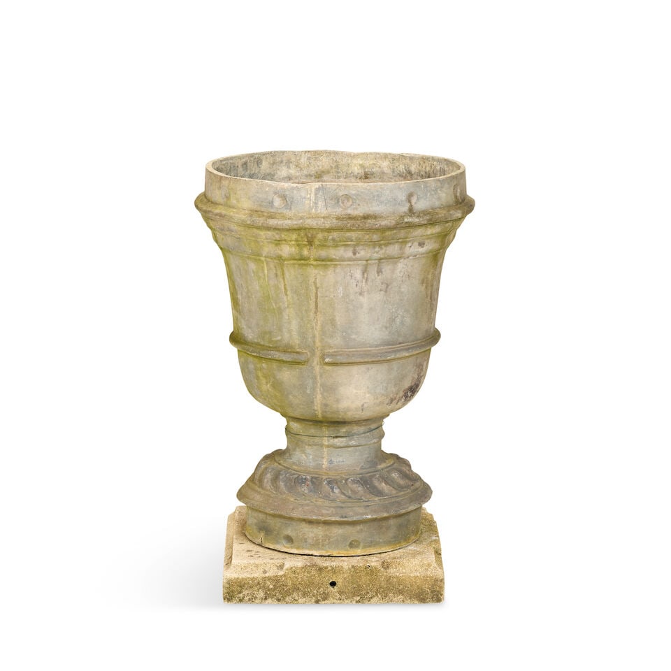 A lead garden urn Late 19th / early 20th century (1 of 1)