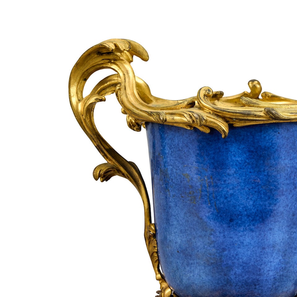 A pair of Louis XV gilt bronze mounted Chinese powder-blue glazed porcelain vases The porcelain ... - 3