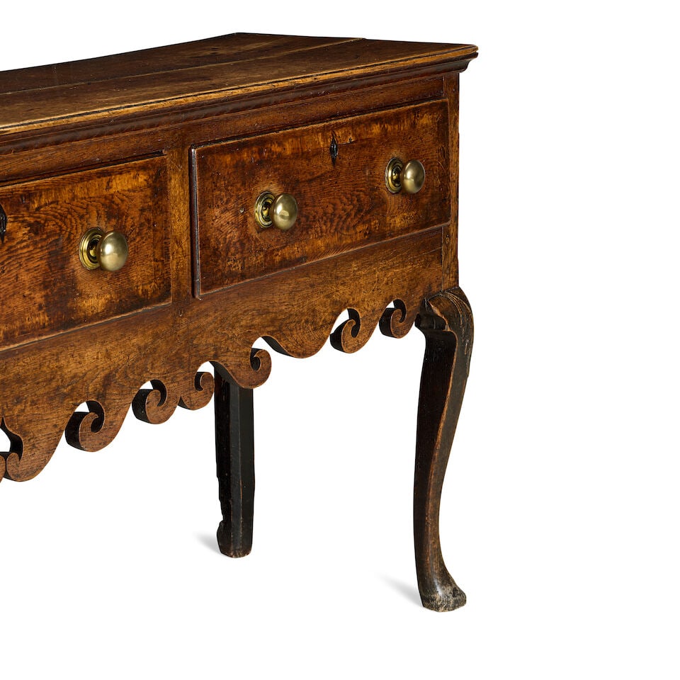A late George II elm and walnut banded dresser base Mid-18th century - 2