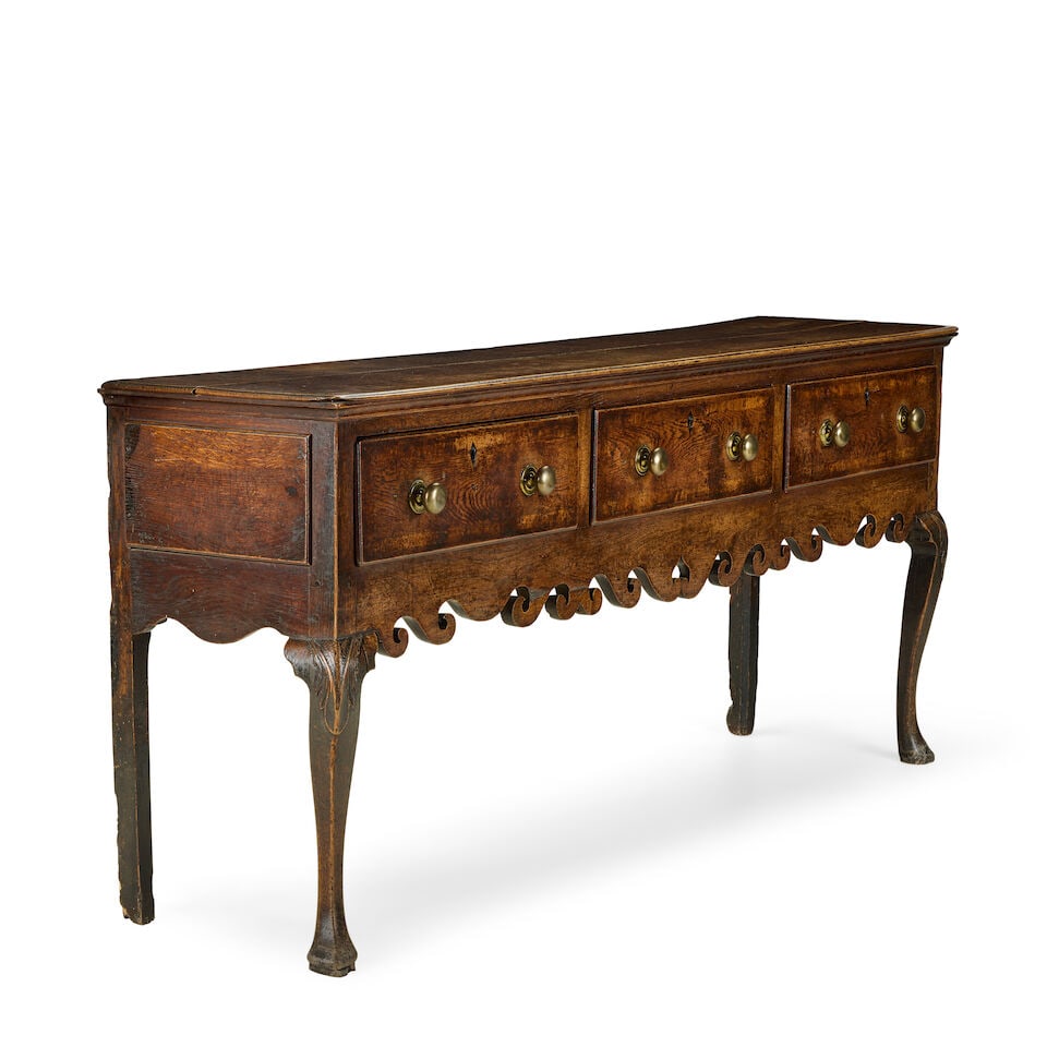 A late George II elm and walnut banded dresser base Mid-18th century - 3