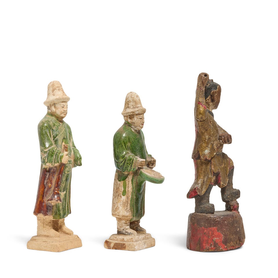 Two Chinese pottery figures and a wood figure Ming Dynasty (3) - 3