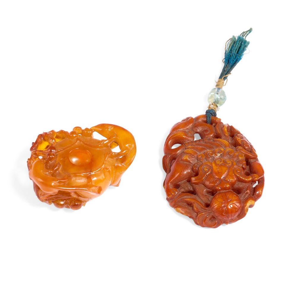 Two reticulated amber carvings 18th/19th century (2) - 2