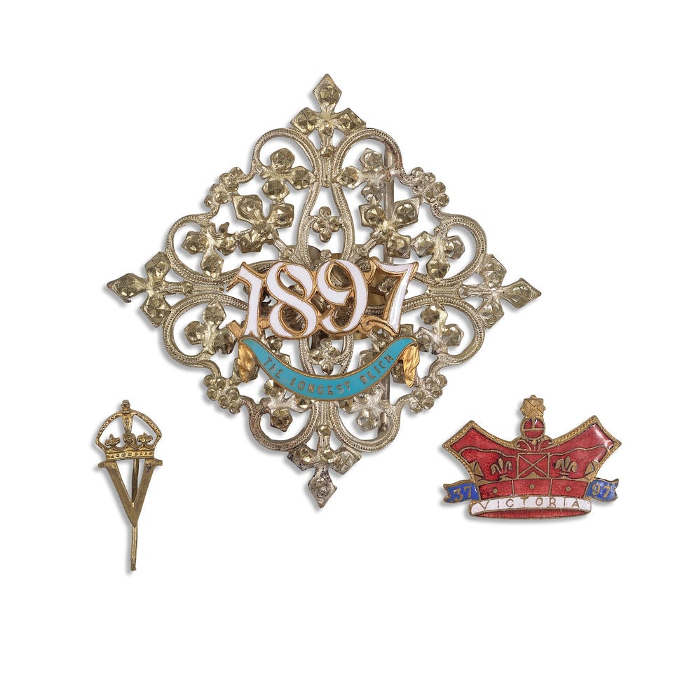 MEMORABILIA - QUEEN VICTORIA Group of memorabilia, printed ephemera, photographs and souvenir je... - 2