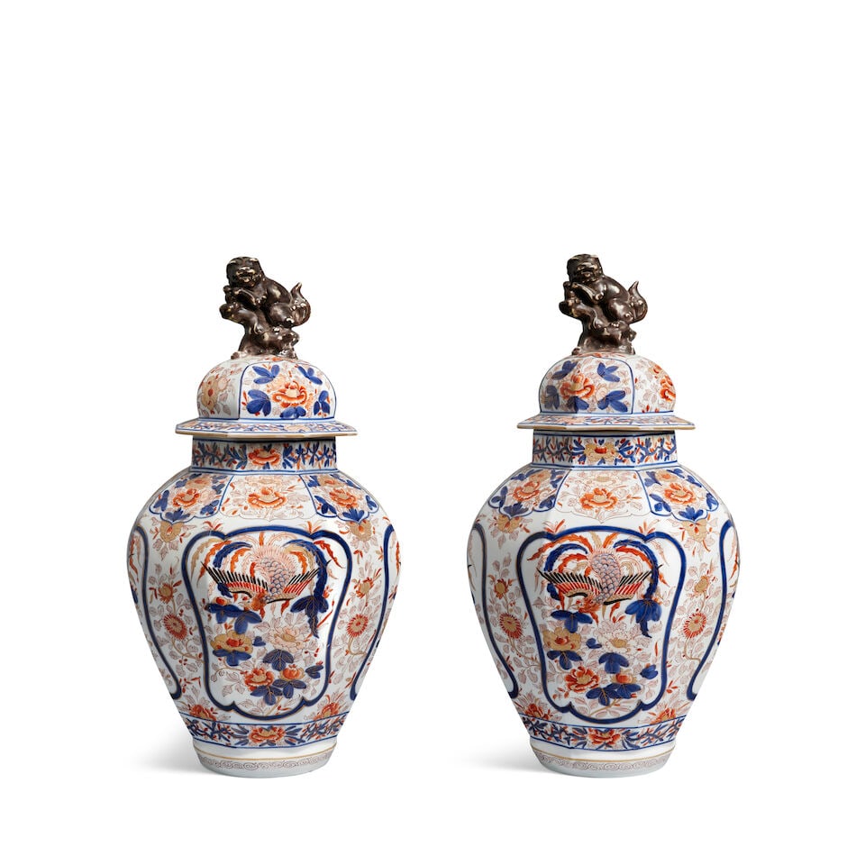 A pair of Japanese Imari vases and covers 19th century (2) (1 of 4)