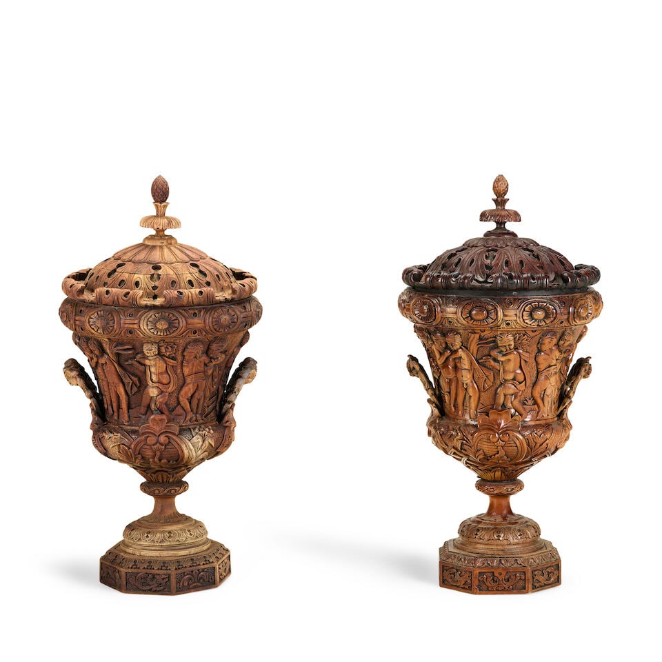 A pair of carved walnut urns and covers Italian in the Baroque style (2) - 3