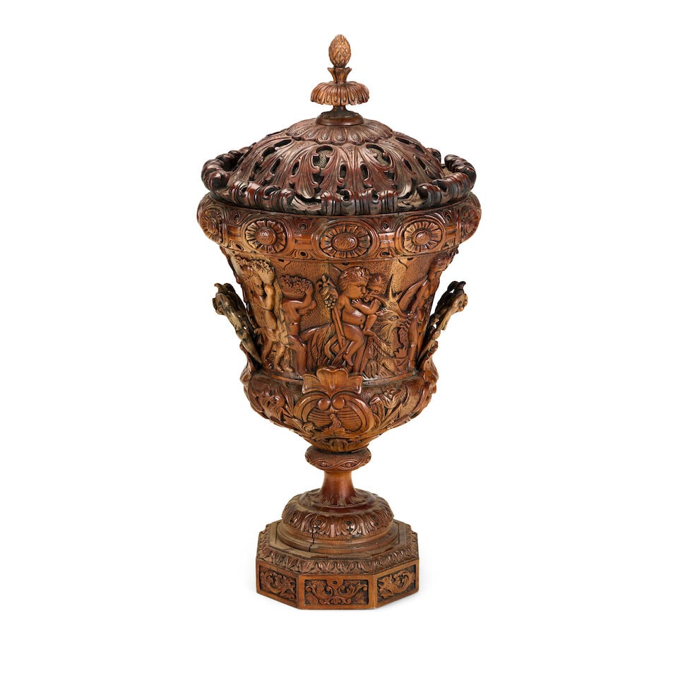 A pair of carved walnut urns and covers Italian in the Baroque style (2) - 4