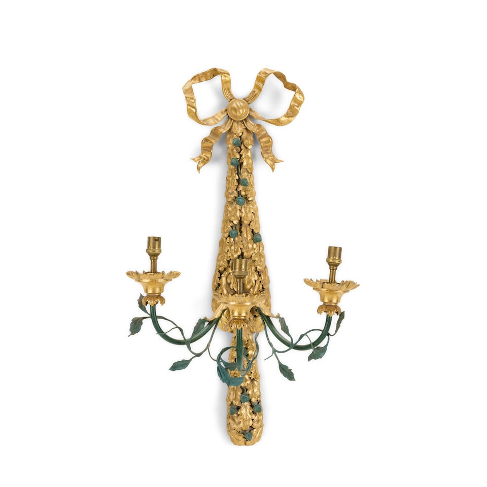 A pair of French tôle gilt and painted three branch wall lights First half 20th century (2) - 3