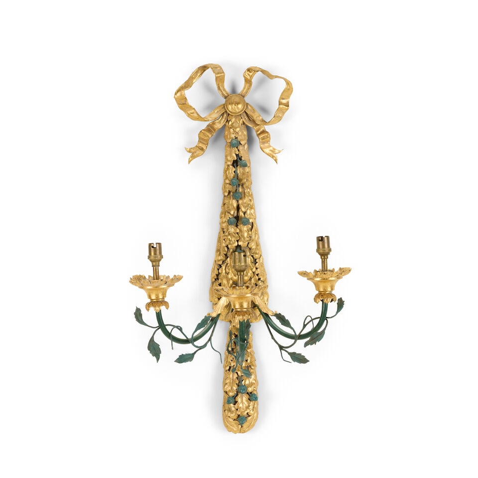 A pair of French tôle gilt and painted three branch wall lights First half 20th century (2) - 4