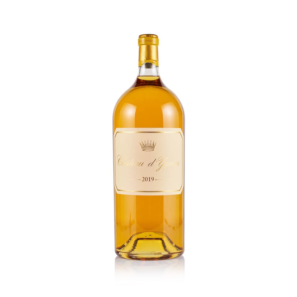 Château d'Yquem, Sauternes, 1er Cru Supérieur, 2019 (1 x 6 litres): Château d'Yquem, Sauternes, 1er Cru Supérieur, 2019 (1 x 6 litres) Region: Bordeaux Fill Level: into neck Capsule: creased Cork: ok Label: excellent appearance Packaging: original wooden cas