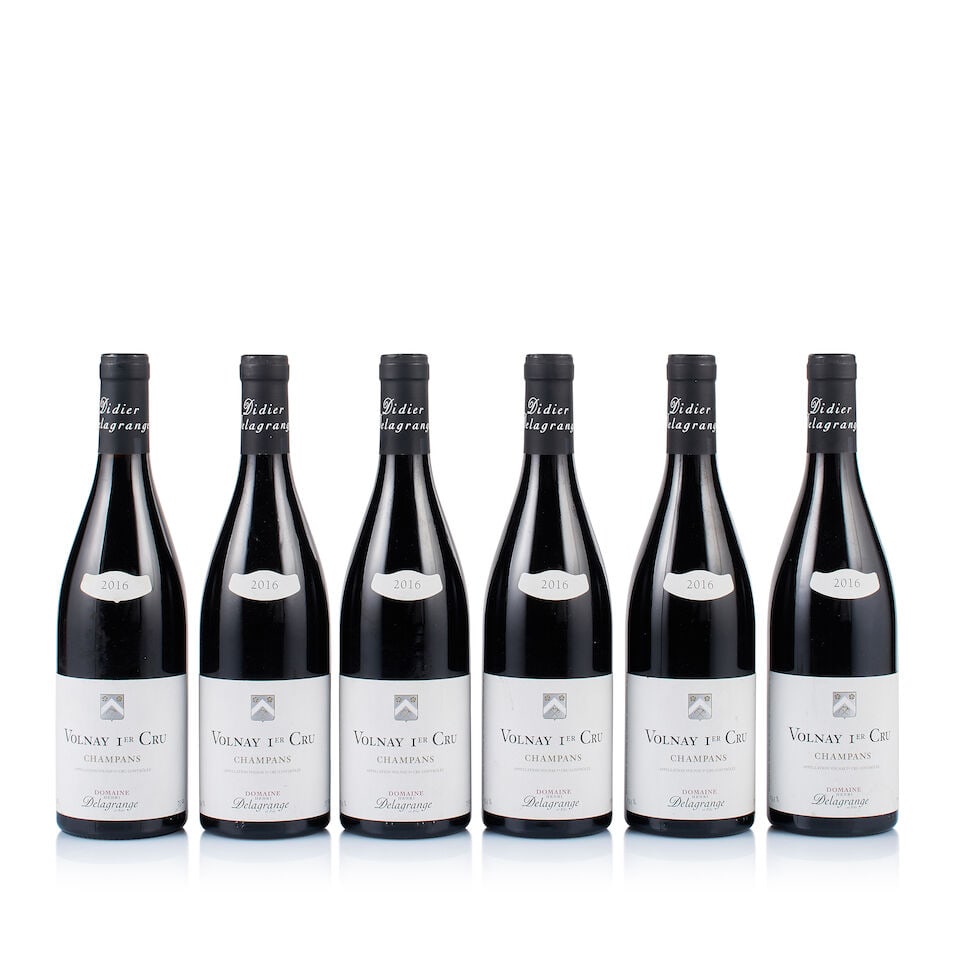 Domaine Henri Delagrange, Volnay 1er Cru, Champans, 2016 (6 x 750ml): Domaine Henri Delagrange, Volnay 1er Cru, Champans, 2016 (6 x 750ml) Region: Burgundy Fill Level: excellent Capsule: ok Cork: ok Label: 1x slightly scratched at the center, 2x very slightly stained, 1