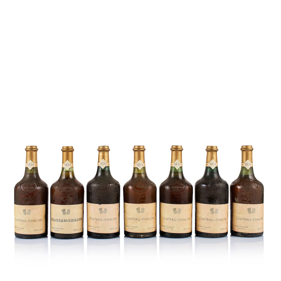 Jean Bourdy, Château-Chalon, 1934 (7 x 620ml): Jean Bourdy, Château-Chalon, 1934 (7 x 620ml) Region: Jura Fill Level: 3x base of neck, 4x into neck Capsule: 6x ok, 1x slightly torn Cork: 3x very slightly depressed, 4x ok Label: 7x bin-soiled 