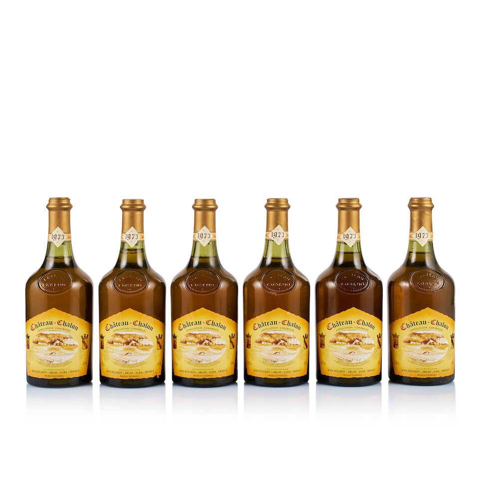 Jean Bourdy, Château-Chalon, 1973 (6 x 620ml): Jean Bourdy, Château-Chalon, 1973 (6 x 620ml) Region: Jura Fill Level: 1x into neck, 5x base of neck Capsule: ok Cork: ok Label: 6x slightly bin-soiled Packaging: neutral carton Miscellaneous: Al