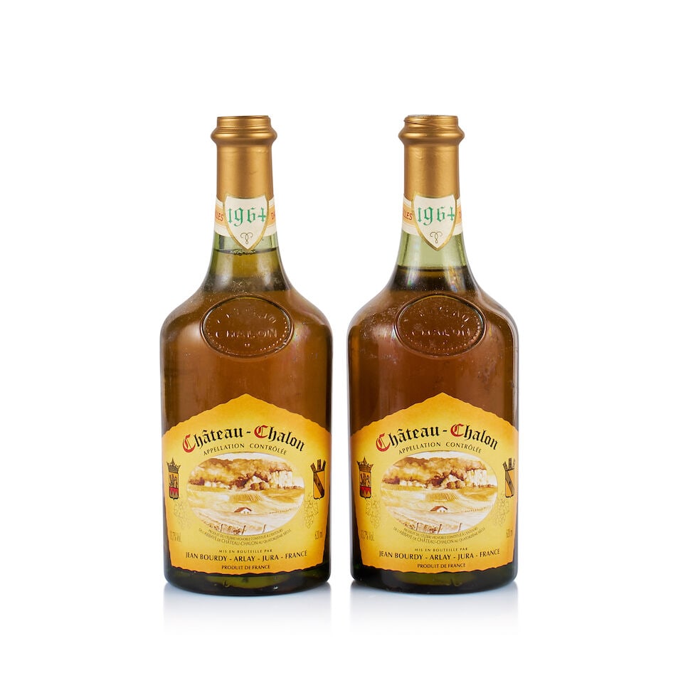 Jean Bourdy, Château-Chalon, 1964 (2 x 620ml): Jean Bourdy, Château-Chalon, 1964 (2 x 620ml) Region: Jura Fill Level: 1x base of neck, 1x into neck Capsule: ok Cork: ok Label: 2x very slightly bin-soiled Packaging: neutral carton Miscellaneou