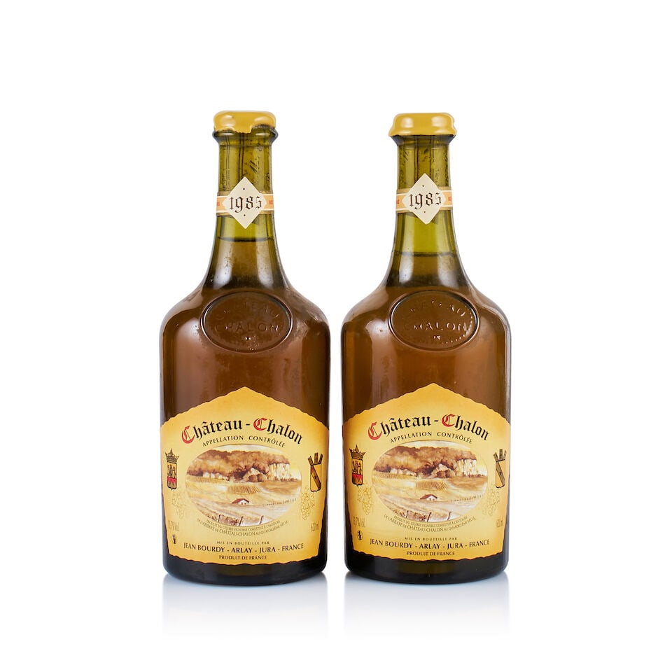 Jean Bourdy, Château-Chalon, 1985 (2 x 620ml): Jean Bourdy, Château-Chalon, 1985 (2 x 620ml) Region: Jura Fill Level: 1x 1cm under base of label, 1x 2cm under base of label Capsule: 1x ok, 1x cracked Cork: ok Label: 2x very slightly bin-soile