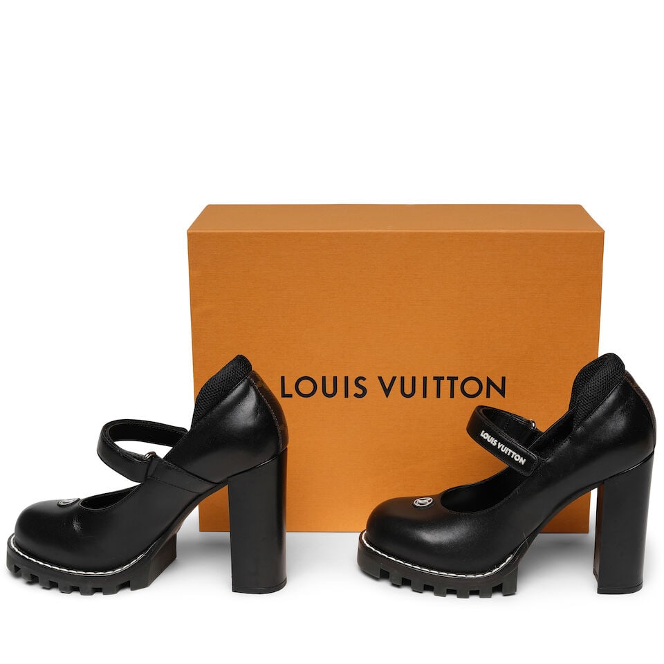 A PAIR OF LOUIS VUITTON BLACK CALFSKIN STAR TRAIL ANKLE PUMPS - 2