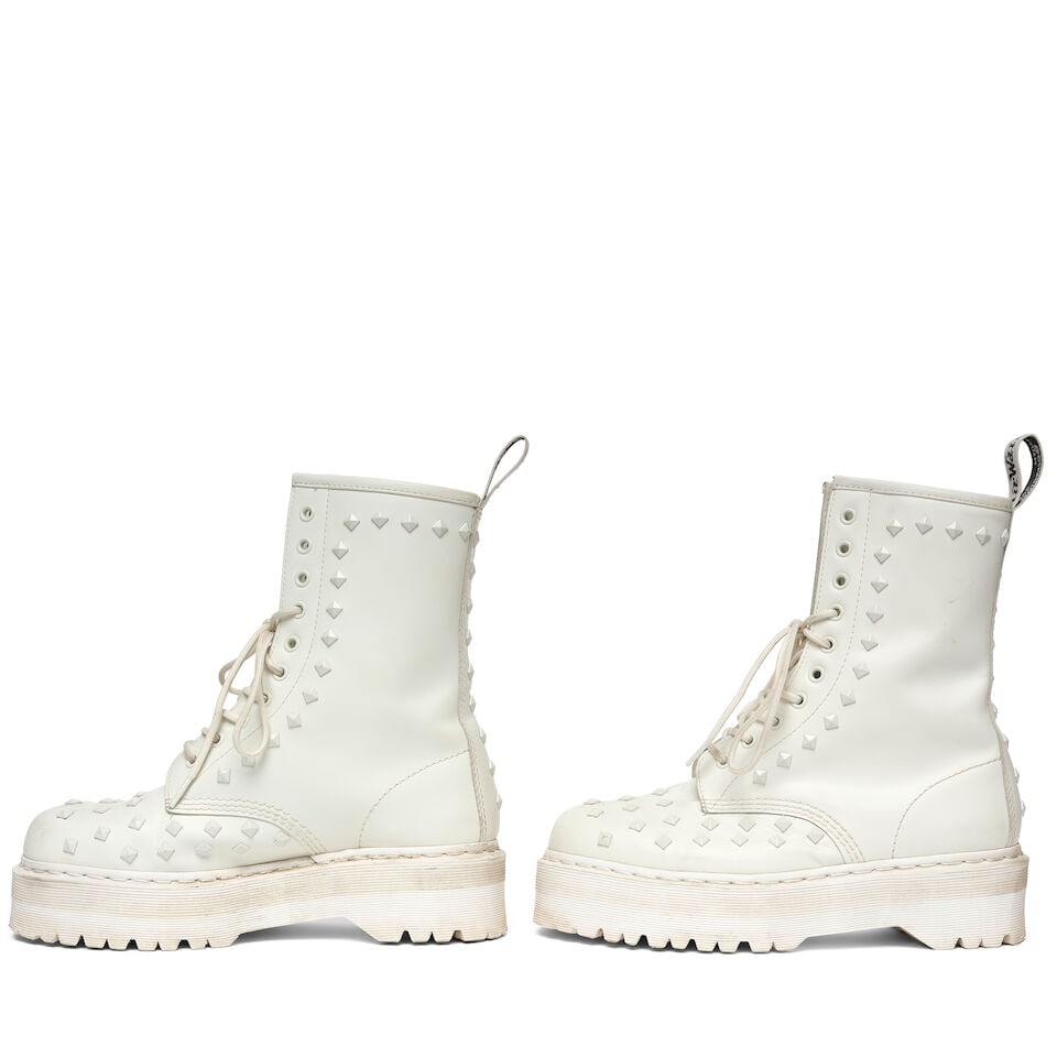 A PAIR OF DOC MARTIN 1490 STUD WHITE SMOOTH LEATHER TEN-EYE COMBAT BOOTS - 2