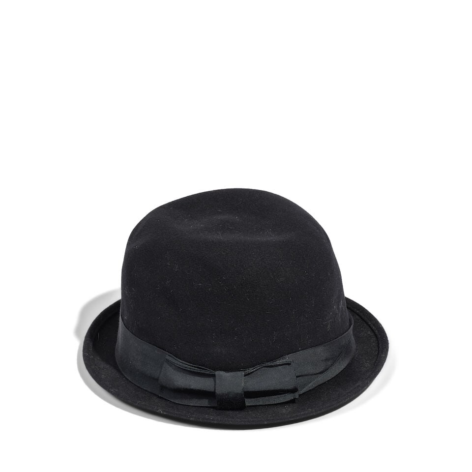 AN ICONIC BLACK FELT BOWLER HAT WITH RIBBON: AN ICONIC BLACK FELT BOWLER HAT WITH RIBBON No marked size. interior 8 x 7 1/4in This lot is subject to the following lot symbols: ¤ ¤ Unless indicated by the ¤ symbol next to the lot