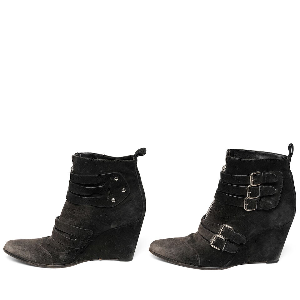 A PAIR OF TABITHA SIMMONS SILVER BUCKLED BLACK SUEDE 'HARLEY' WEDGE ANKLE BOOTS - 2