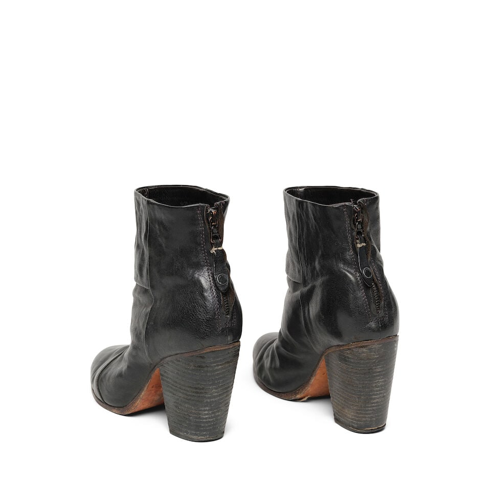 A PAIR OF RAG & BONE BLACK LEATHER 'CLASSIC NEWBURY' ANKLE BOOTS - 2